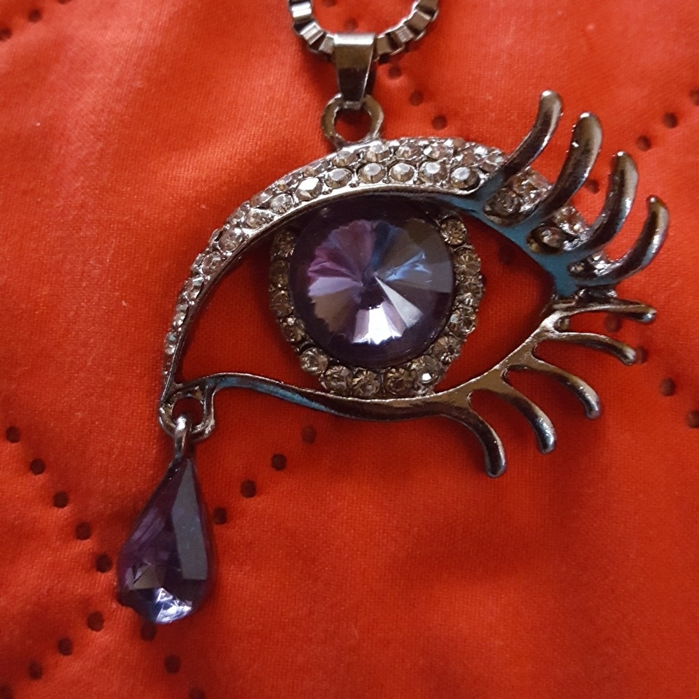 Eye Catching Bold Teardrop Necklace